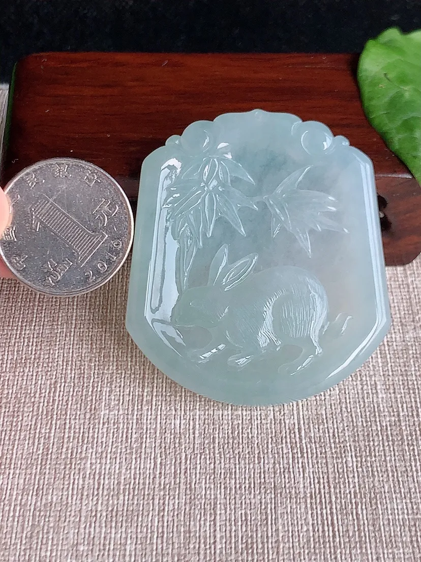 天然A货翡翠晴水一刀切生肖兔吊坠尺寸54×47.7×5.7m量33.26g 0513