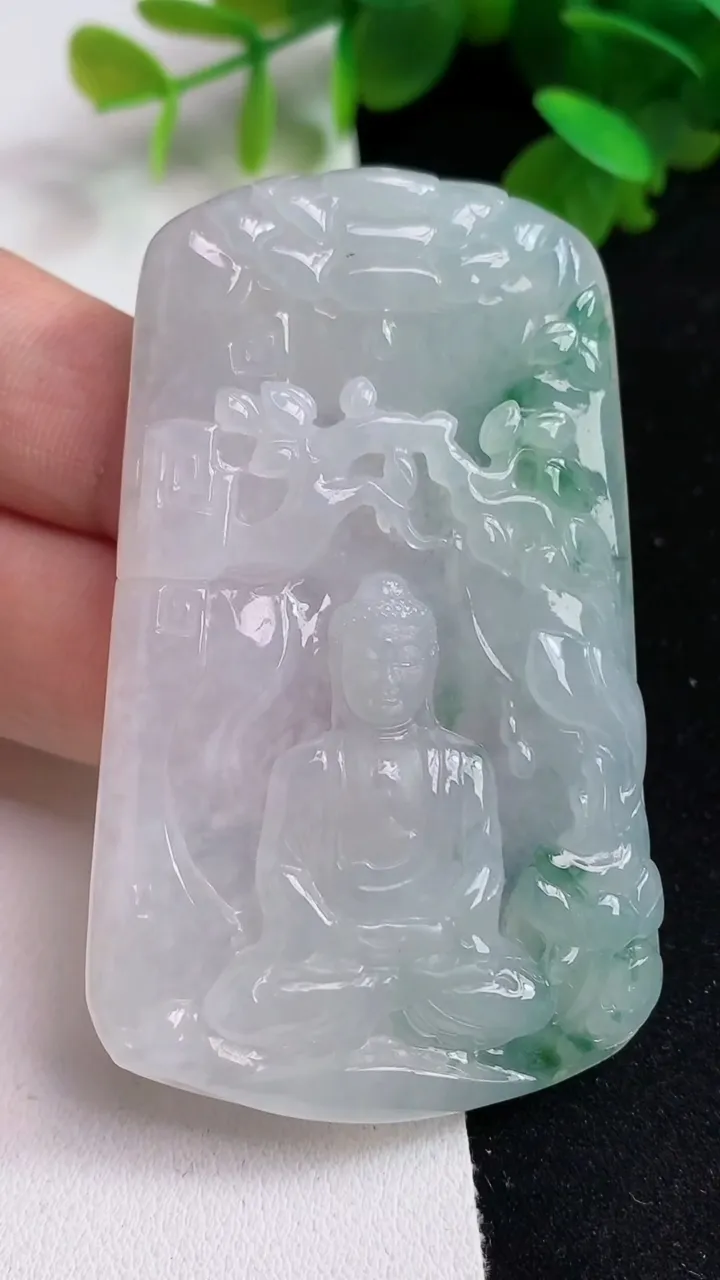 天然A货翡翠飘花大日如来吊坠，尺寸65.7-39.4-6，重量:38.65g
5月15日