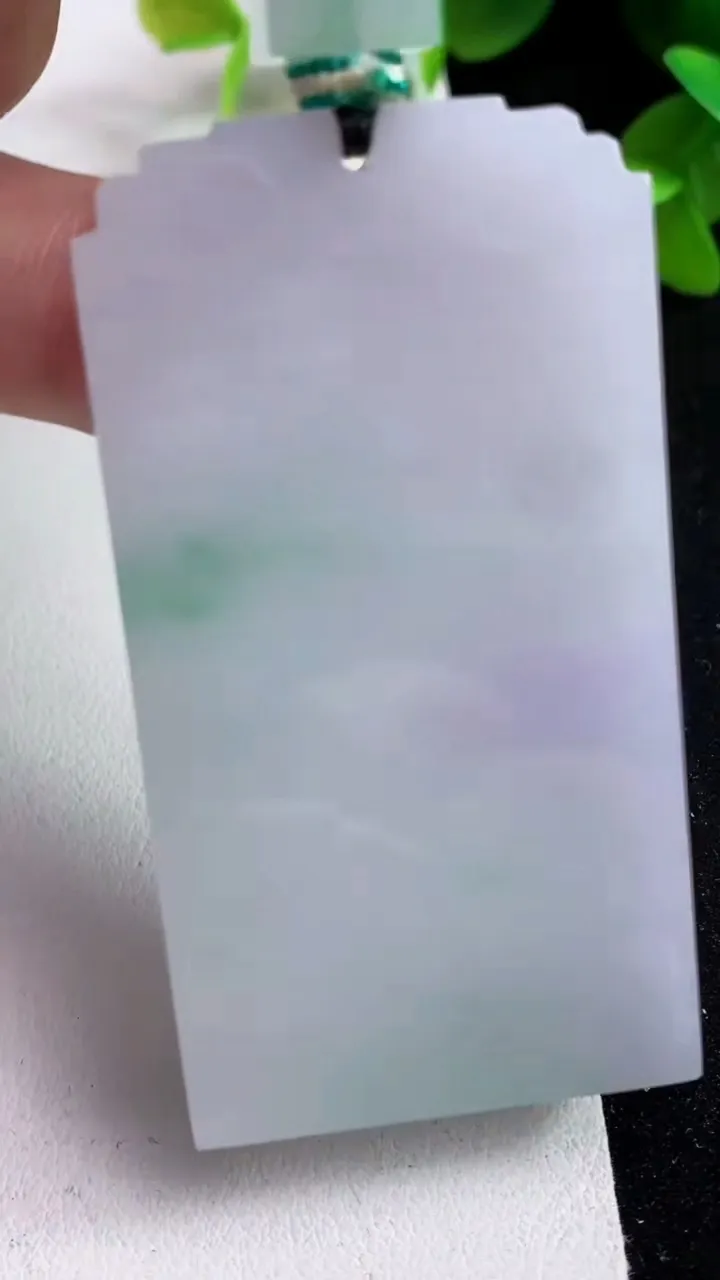 天然A货翡翠春带彩 紫罗兰仿古无事牌吊坠，尺寸59-31.2-4.7，重量:35.50g
5月15日
