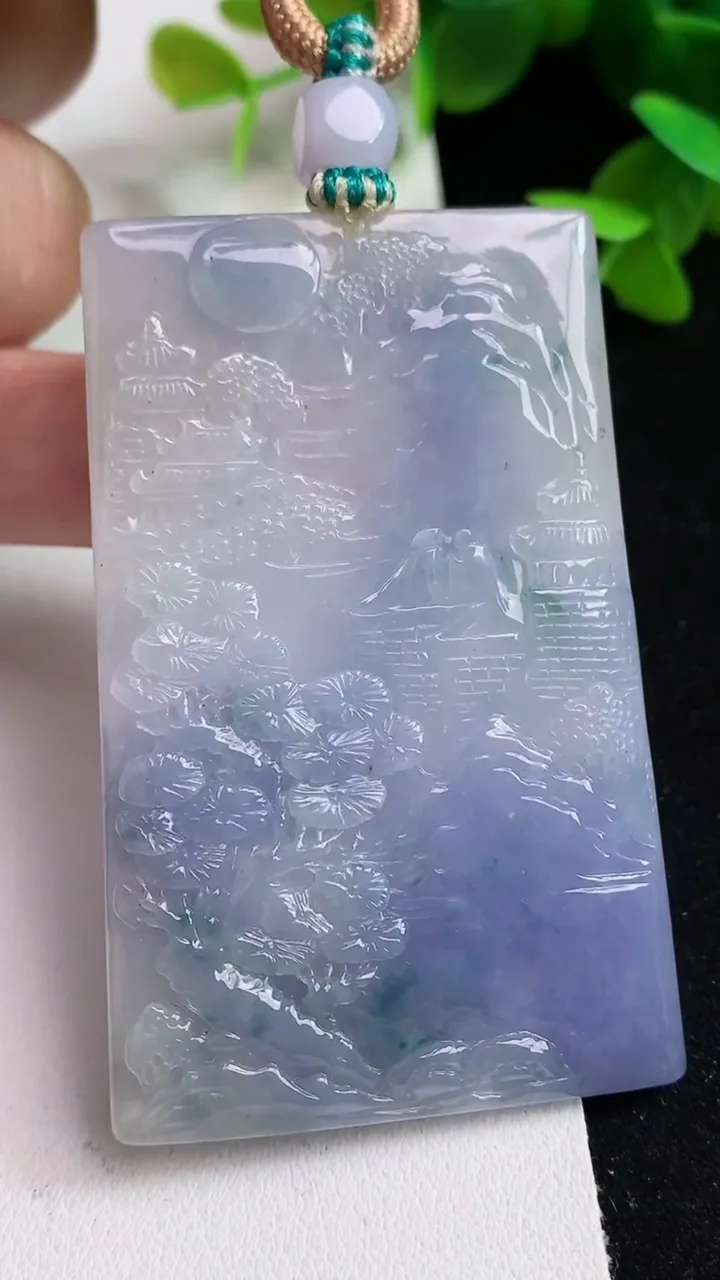 天然A货翡翠紫罗兰 飘花山水牌吊坠，尺寸63.2-39.6-4.5，重量:41.15g
5月15日