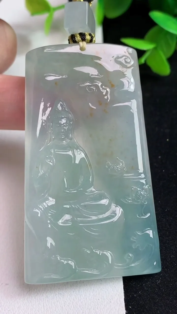 天然A货翡翠飘金花素衣观音吊坠，尺寸61.7-35.2-6，重量:40.89g
5月15日