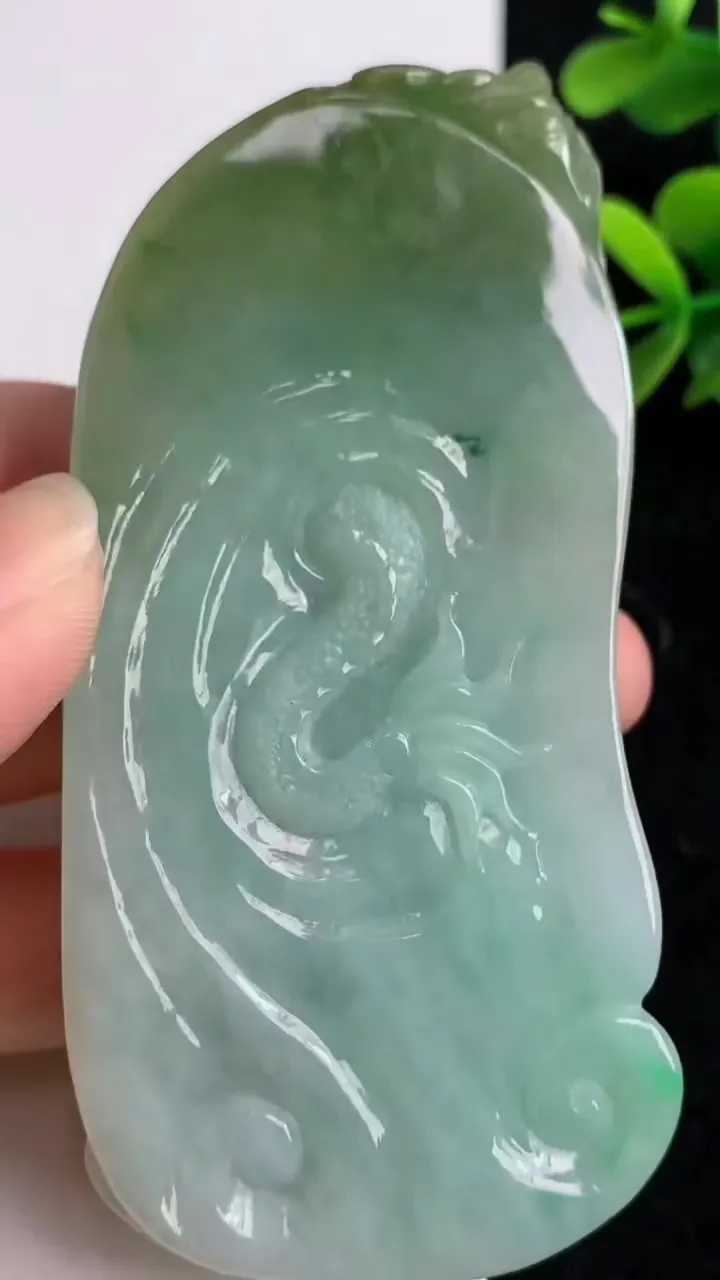 天然A货翡翠祥龙大势至观音菩萨吊坠，尺寸86-42-19，重:115.29g
5月15日