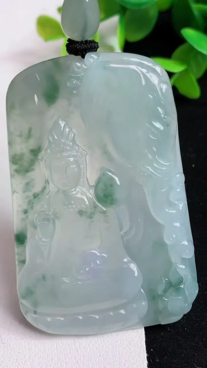 天然A货翡翠飘花普贤菩萨吊坠，尺寸64-42-6.2，重量:43.99g
5月15日