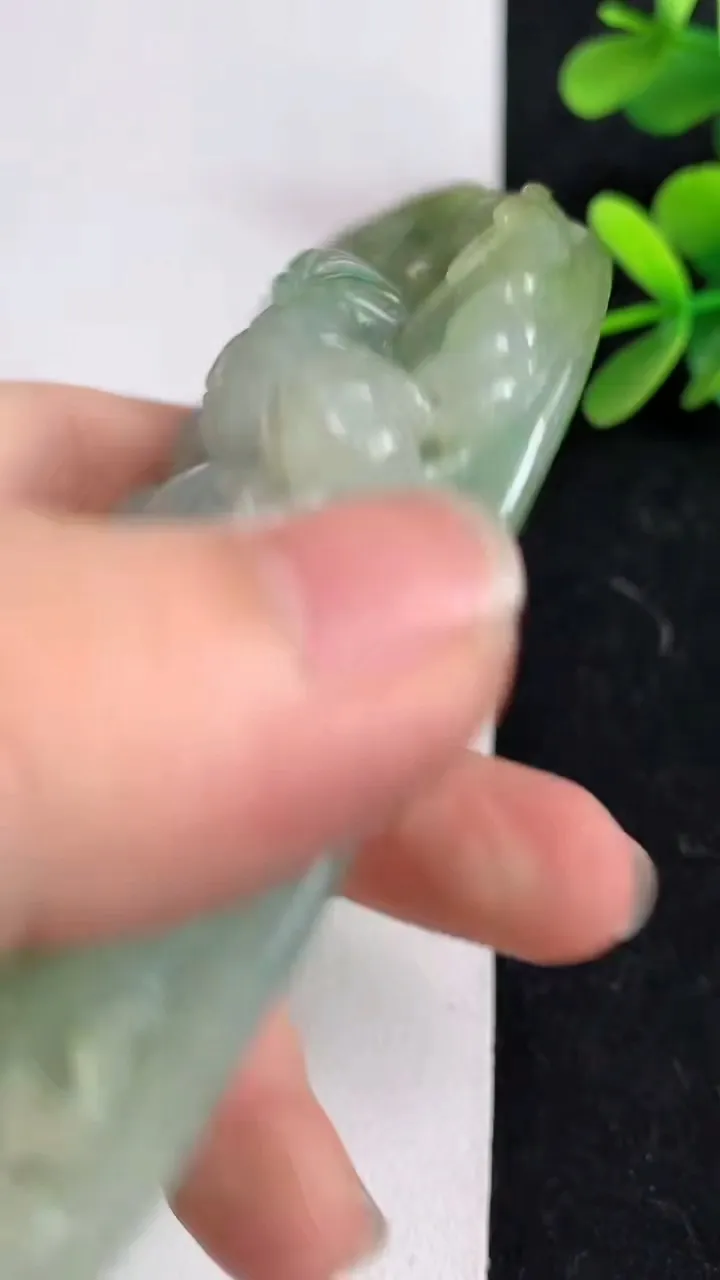 天然A货翡翠祥龙大势至观音菩萨吊坠，尺寸86-42-19，重:115.29g
5月15日
