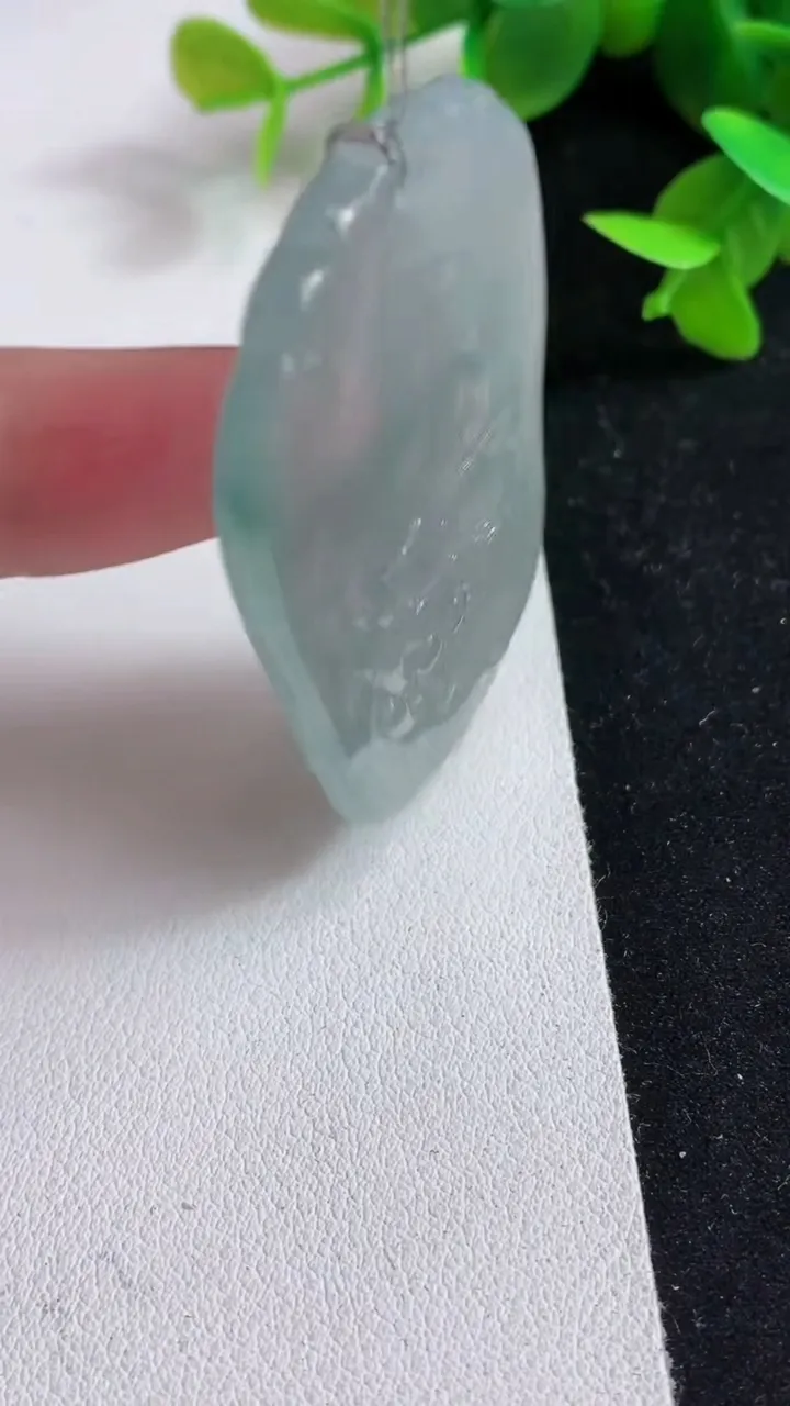 天然A货翡翠白冰文殊菩萨吊坠，尺寸51-34.3-4.2，重量:20.14g
5月15日