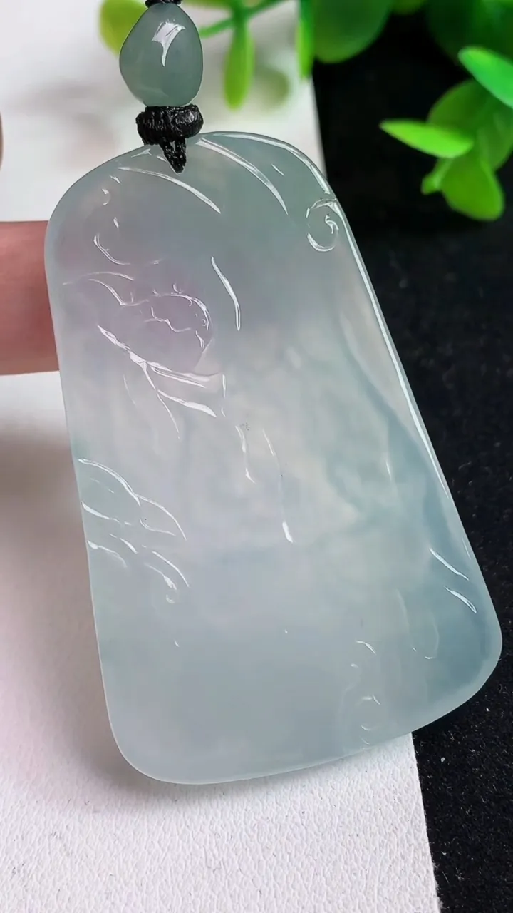 天然A货翡翠文殊菩萨吊坠，尺寸60.4-38-5.3，重量:34.22g
5月15日