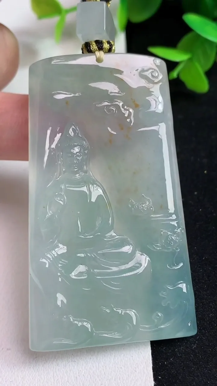 天然A货翡翠飘金花素衣观音吊坠，尺寸61.7-35.2-6，重量:40.89g
5月15日
