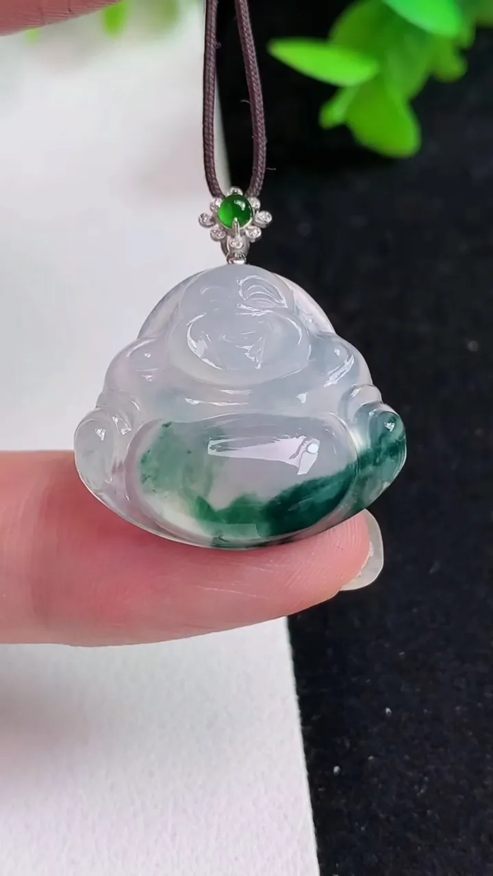 天然A货翡翠飘花佛公吊坠，尺寸19.2-23.7-5.4，重量:4.59g
5月15日