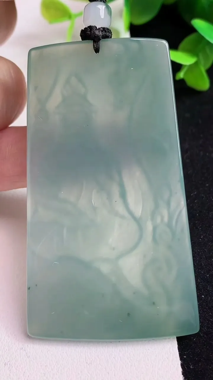 天然A货翡翠普贤菩萨吊坠，尺寸67-38.2-5，重量:35.68g
5月15日