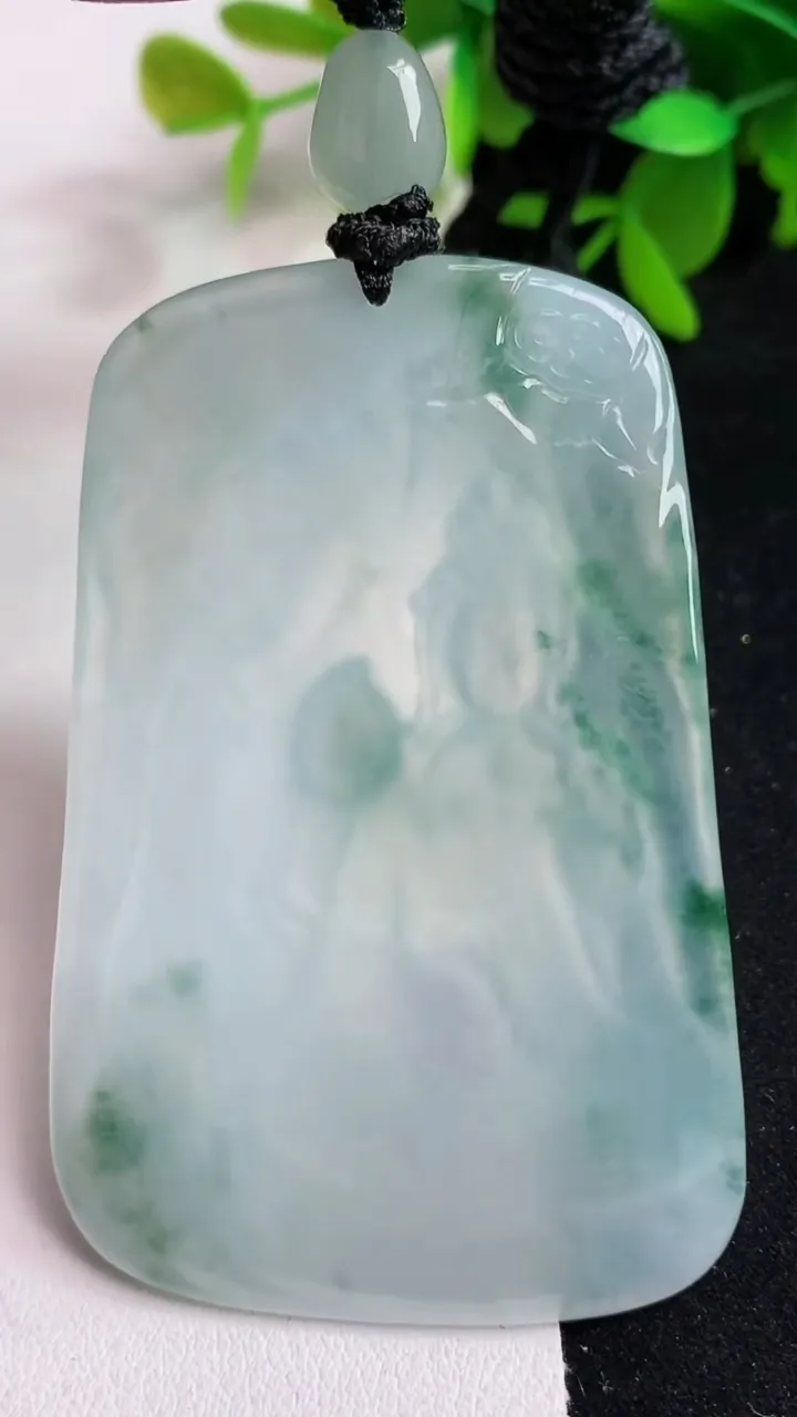 天然A货翡翠飘花普贤菩萨吊坠，尺寸64-42-6.2，重量:43.99g
5月15日