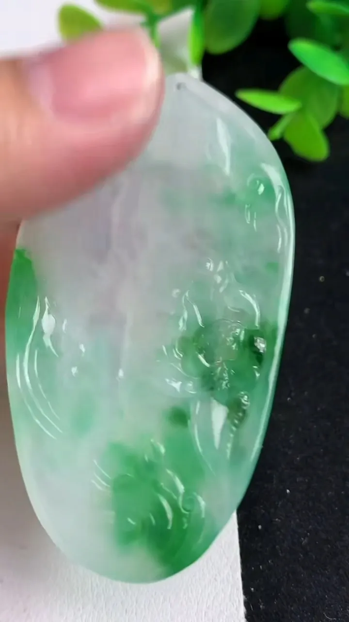 天然A货翡翠大势至观音菩萨吊坠，尺寸67.4-36.8-4.4，重量:22.88g
5月15日