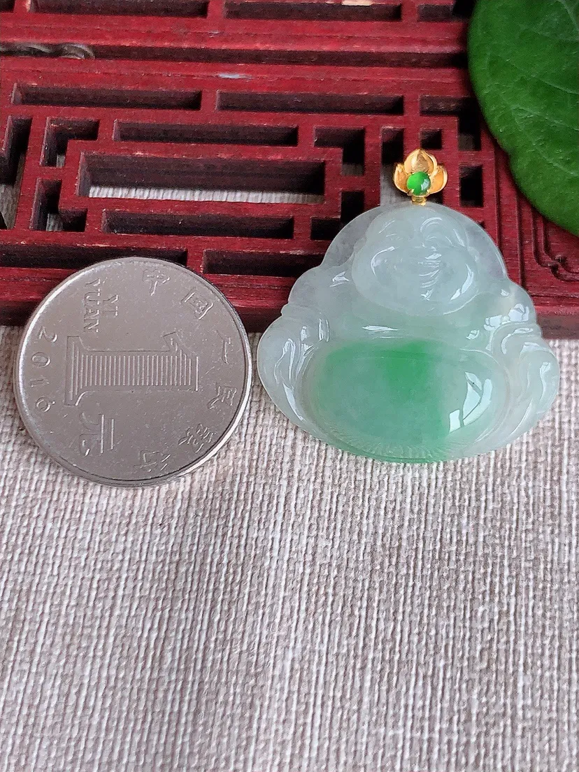 天然A货翡翠18K金扣头飘绿佛公吊坠尺寸33.5×27.4×31.8×5.8m量7.66g 0513