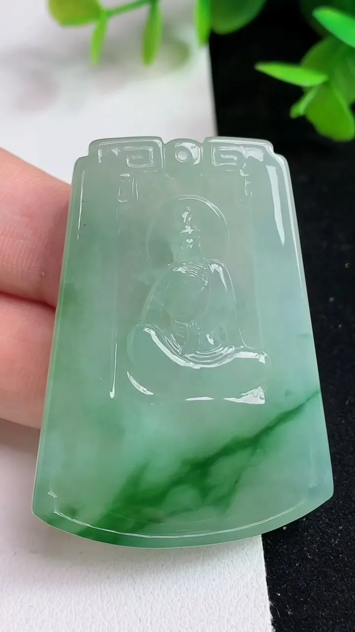 天然A货翡翠阿弥陀佛吊坠，尺寸50-36.6-5.4，重量:28.30g
5月15日