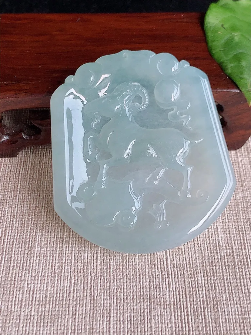 天然A货翡翠晴水一刀切生肖羊吊坠尺寸56.2×49.7×6m量36.38g 0513