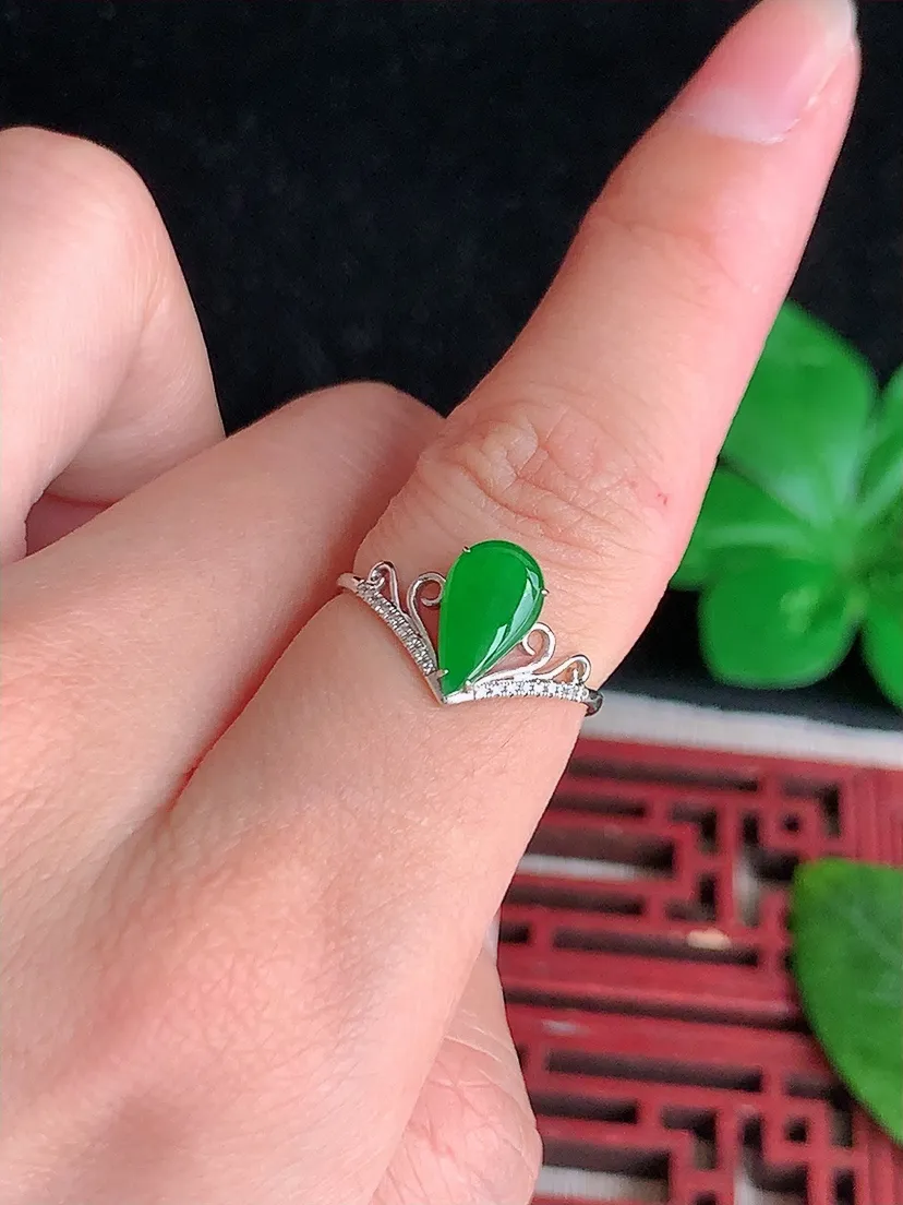 天然A货翡翠18K金镶嵌满绿水滴戒指 圈口17裸石尺寸10.3×5.7mm 重量1.37g 0513