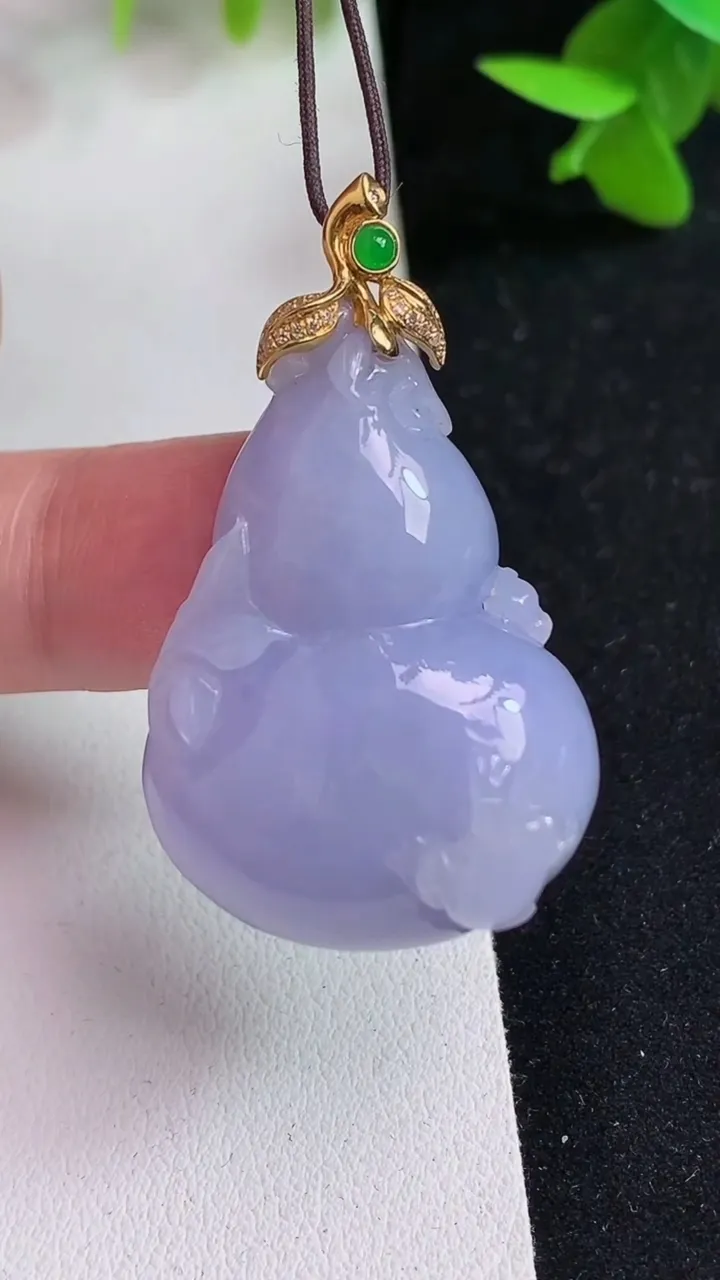 天然A货翡翠k金紫罗兰葫芦吊坠，尺寸32.4-24.2-11，重量:13.84g
5月15日