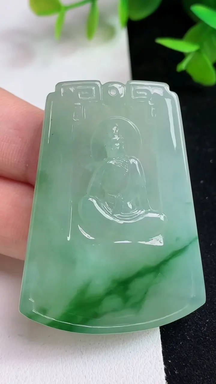 天然A货翡翠阿弥陀佛吊坠，尺寸50-36.6-5.4，重量:28.30g
5月15日