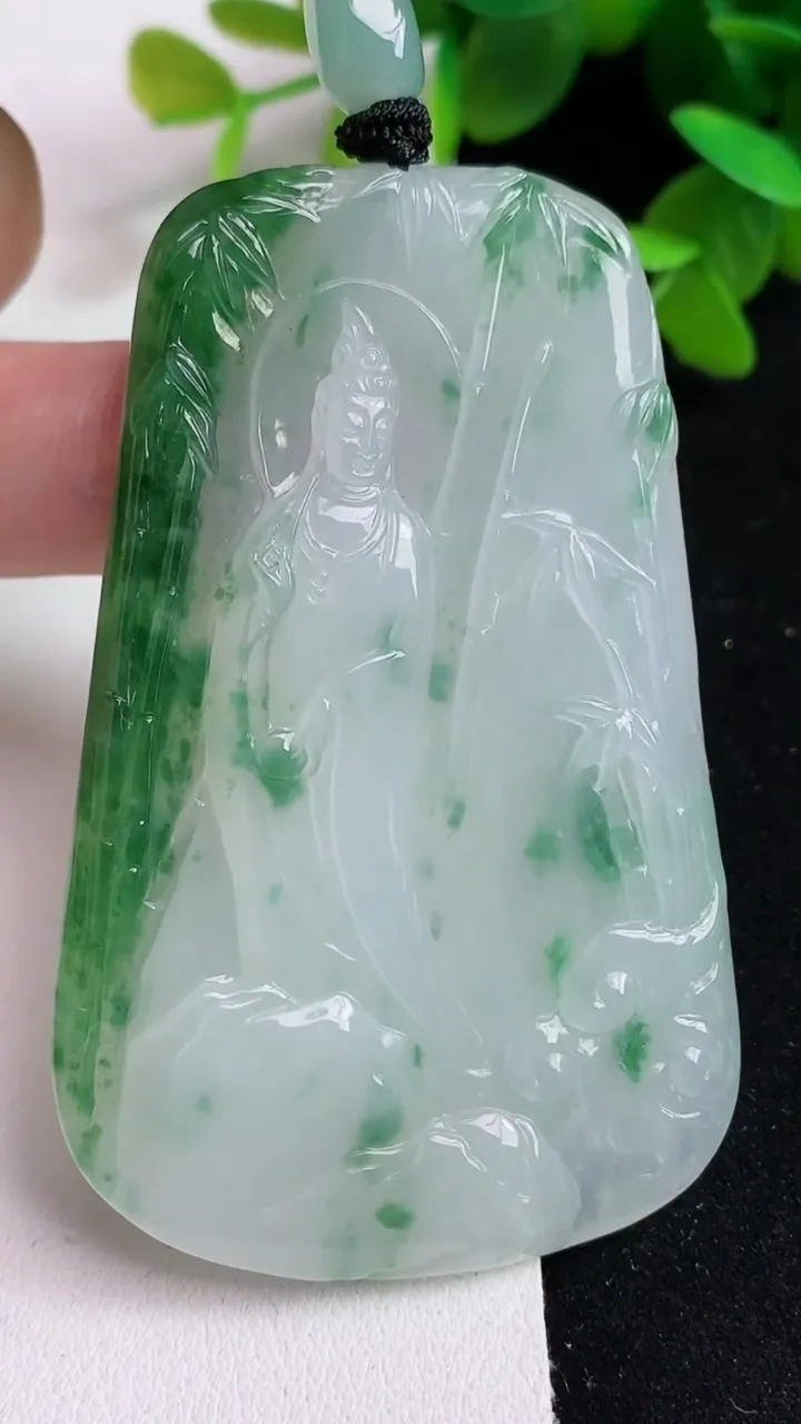 天然A货翡翠飘花观音菩萨吊坠，尺寸67.5-42.8-6，重量:43.09g
5月15日