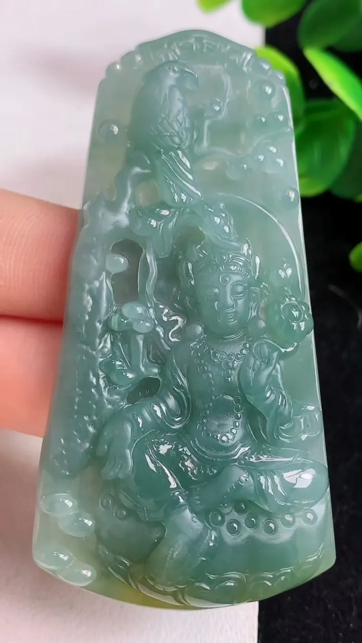 天然A货翡翠蓝水双彩大势至观音菩萨吊坠，尺寸73.5-37-8.1，重:32.33g
5月15日