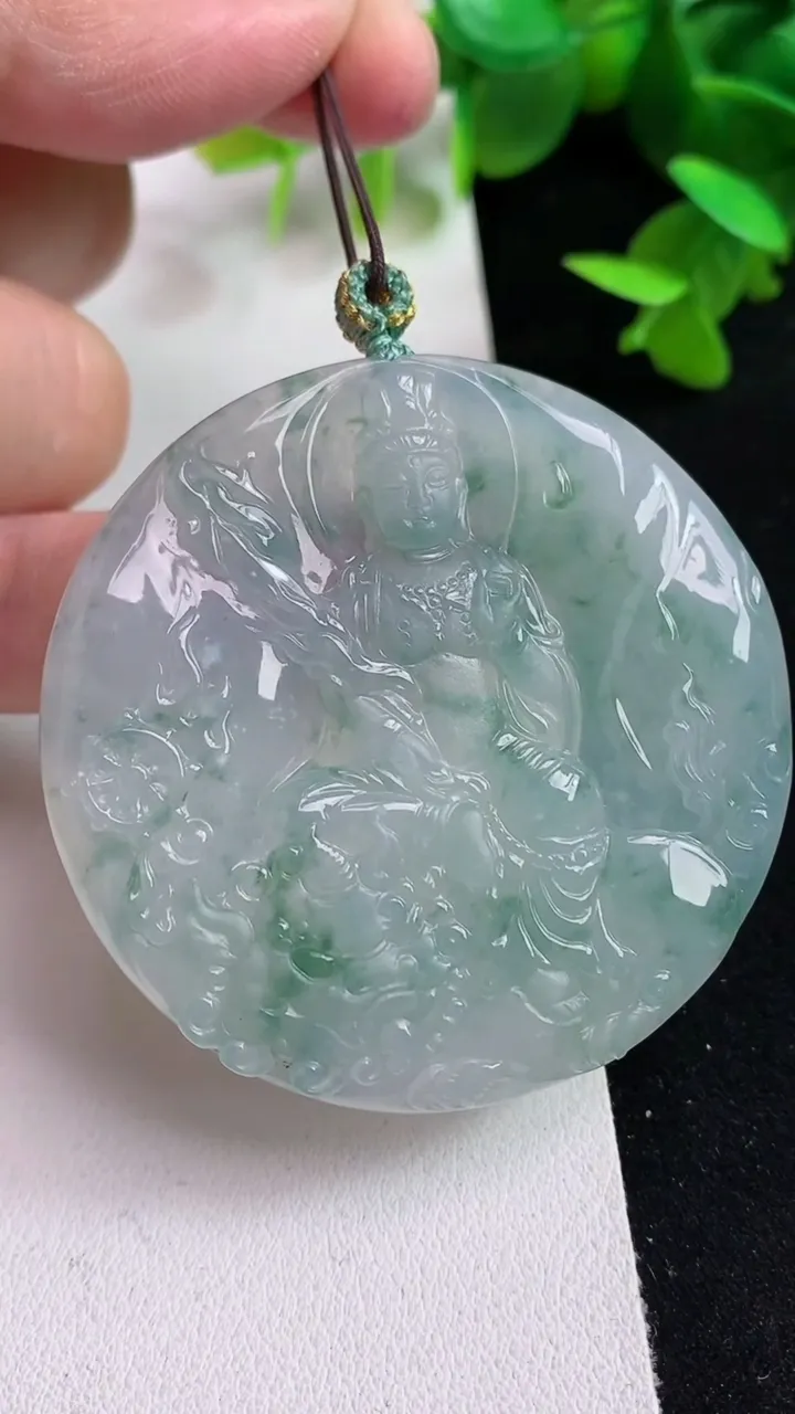 天然A货翡翠飘花文殊菩萨吊坠，尺寸51-5，重量:31.11g
5月15日
