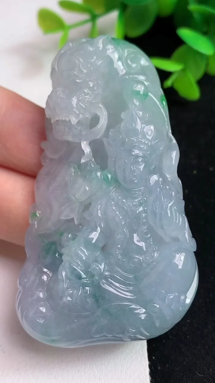 天然A货翡翠祥龙大势至观音菩萨吊坠，尺寸67.8-39.7-13.5，重量:69.28g
5月15日