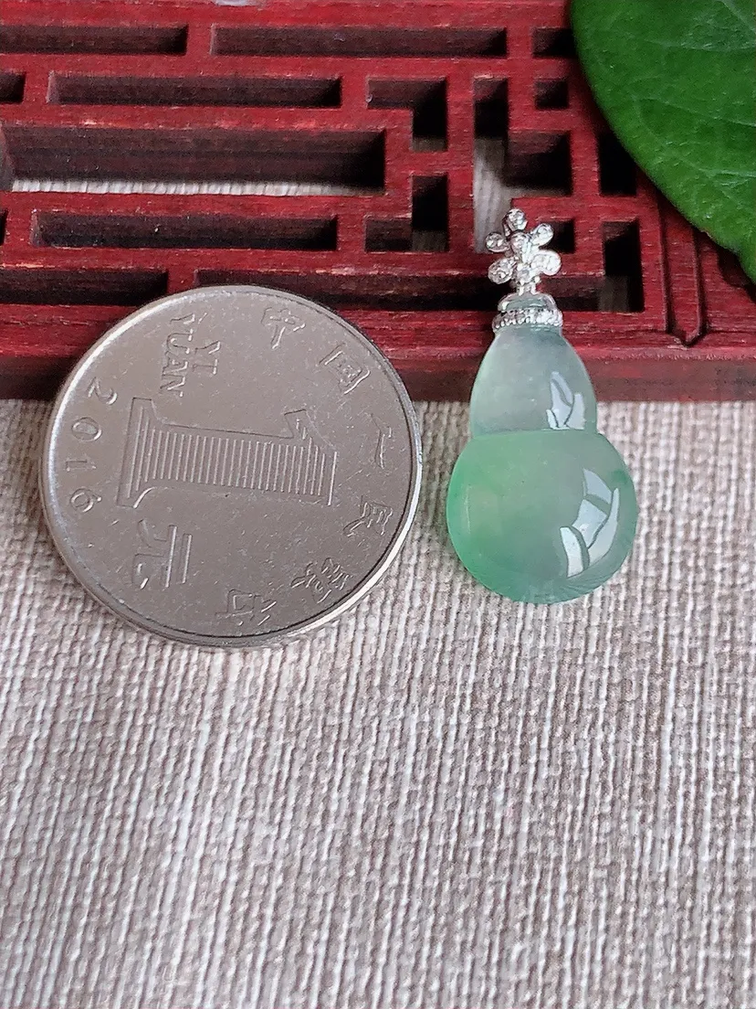 天然A货翡翠18K金伴晴绿葫芦吊坠尺寸26×19.7×12.3×4.6m量2.17g 0513