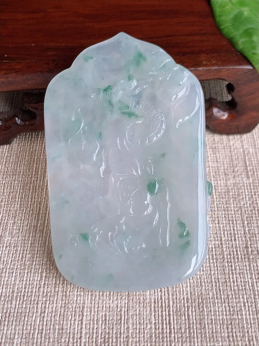 天然A货翡翠飘花虚空藏菩萨吊坠尺寸63×39×5.7m量33.30g 0513