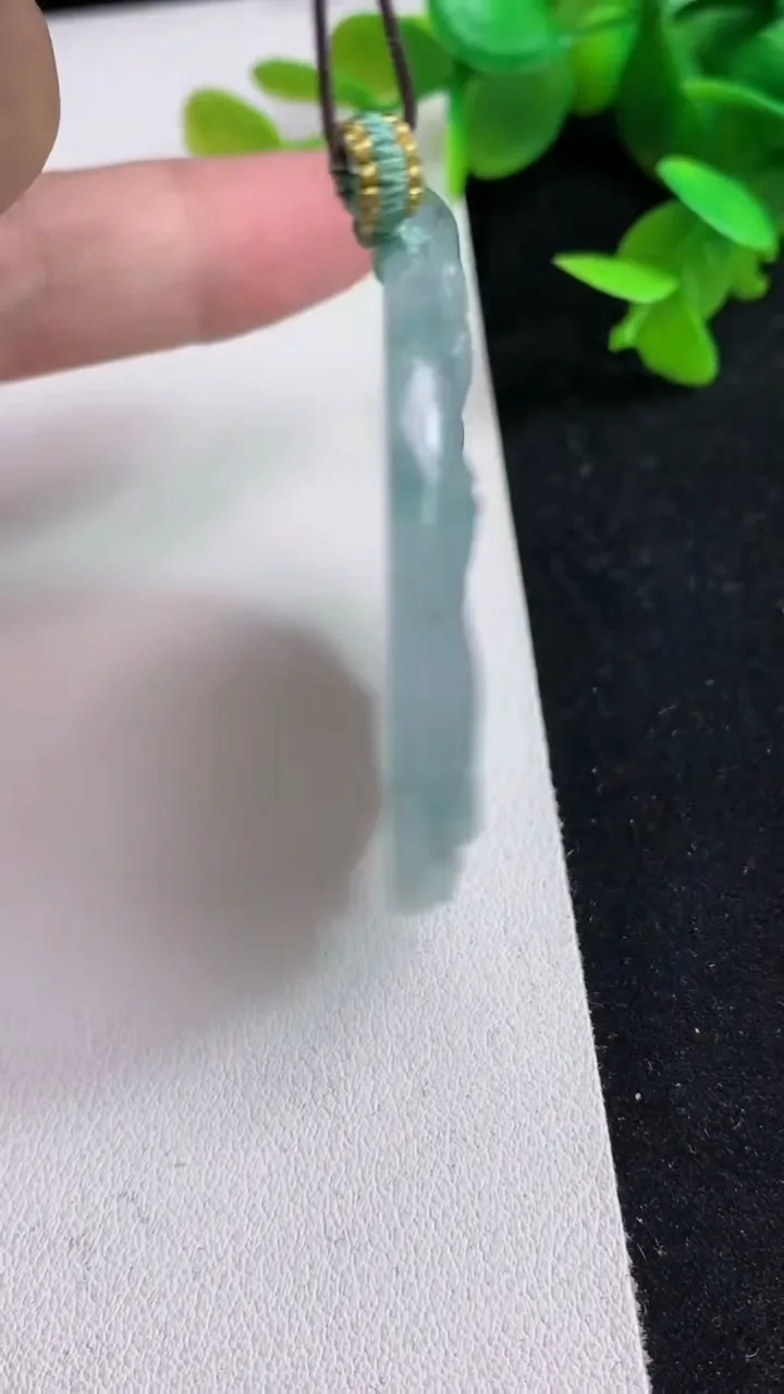 天然A货翡翠飘花文殊菩萨吊坠，尺寸51-5，重量:31.11g
5月15日