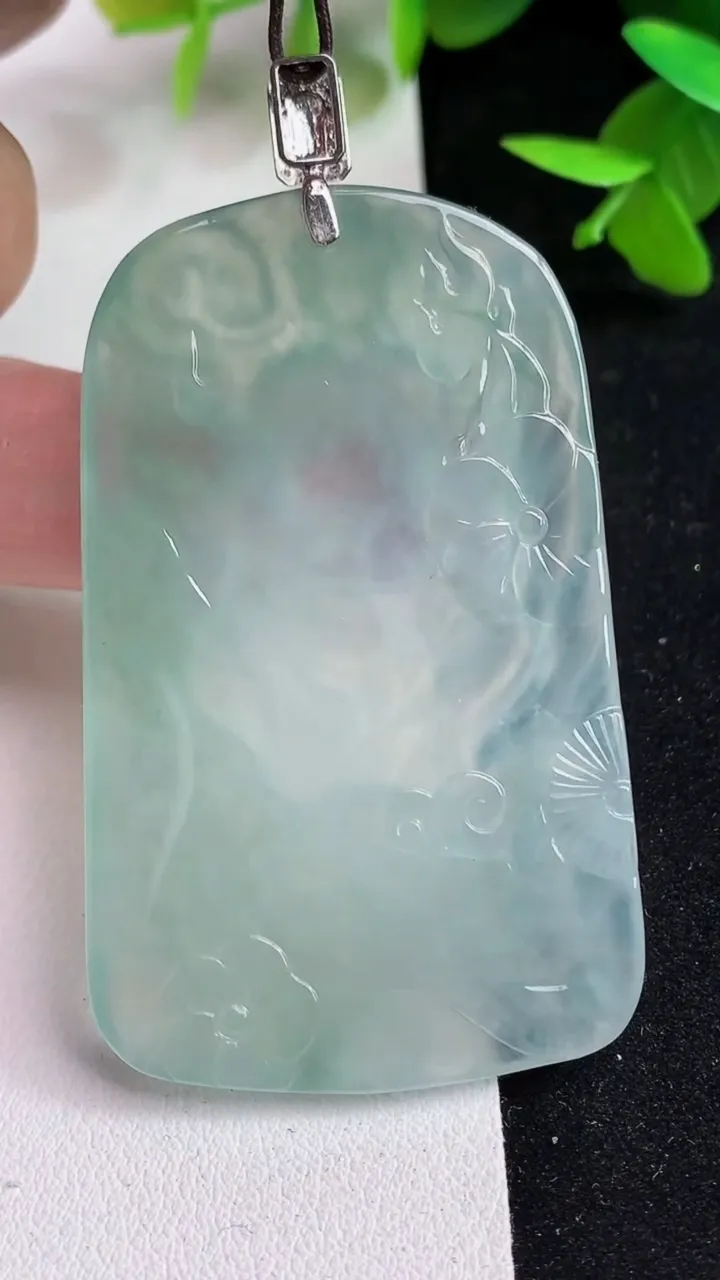 天然A货翡翠虚空藏观音菩萨吊坠，尺寸57.7-35.2-5，重量:26.74g
5月15日
