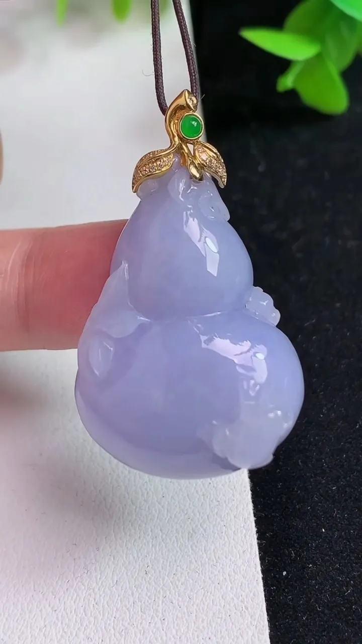天然A货翡翠k金紫罗兰葫芦吊坠，尺寸32.4-24.2-11，重量:13.84g
5月15日