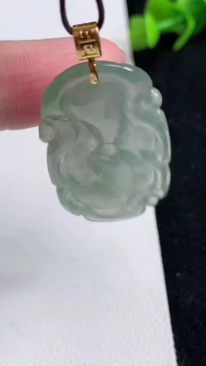 天然A货翡翠荷叶鱼吊坠，尺寸39-22.2-4.4，重量:8.43g
5月16日
