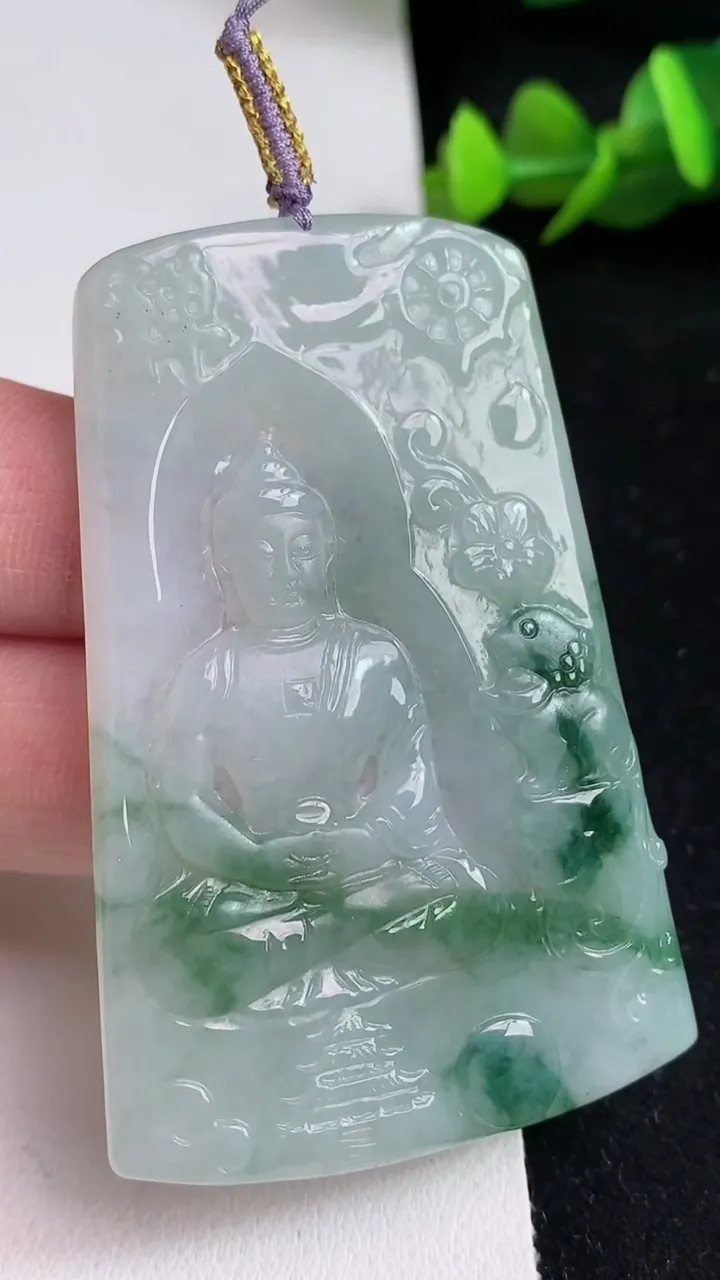 天然A货翡翠飘花文殊菩萨吊坠，尺寸62-40-4.6，重量:26.22g
5月16日
