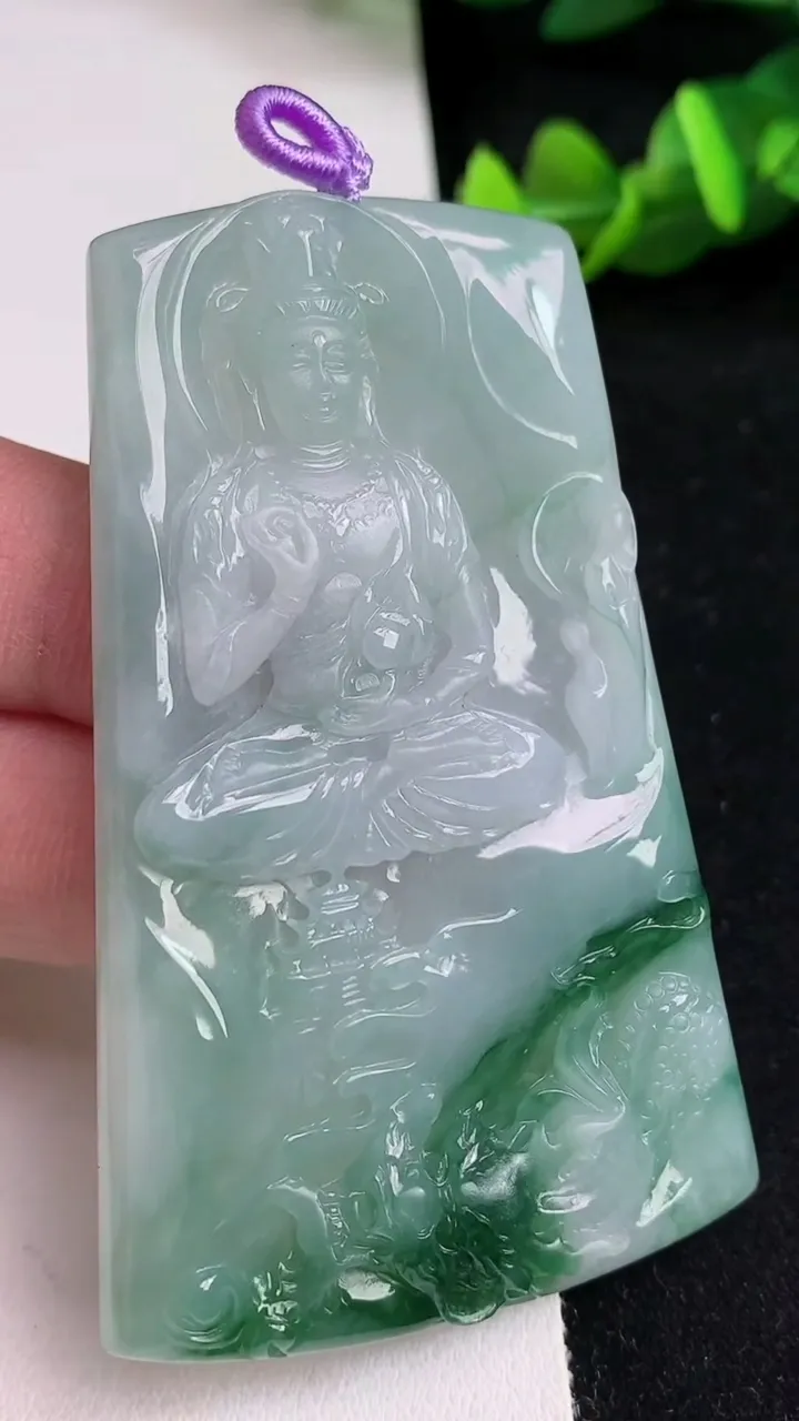 天然A货翡翠飘花祥龙大势至观音菩萨吊坠，尺寸69-41.6-5.5，重量:38.21g
5月16日