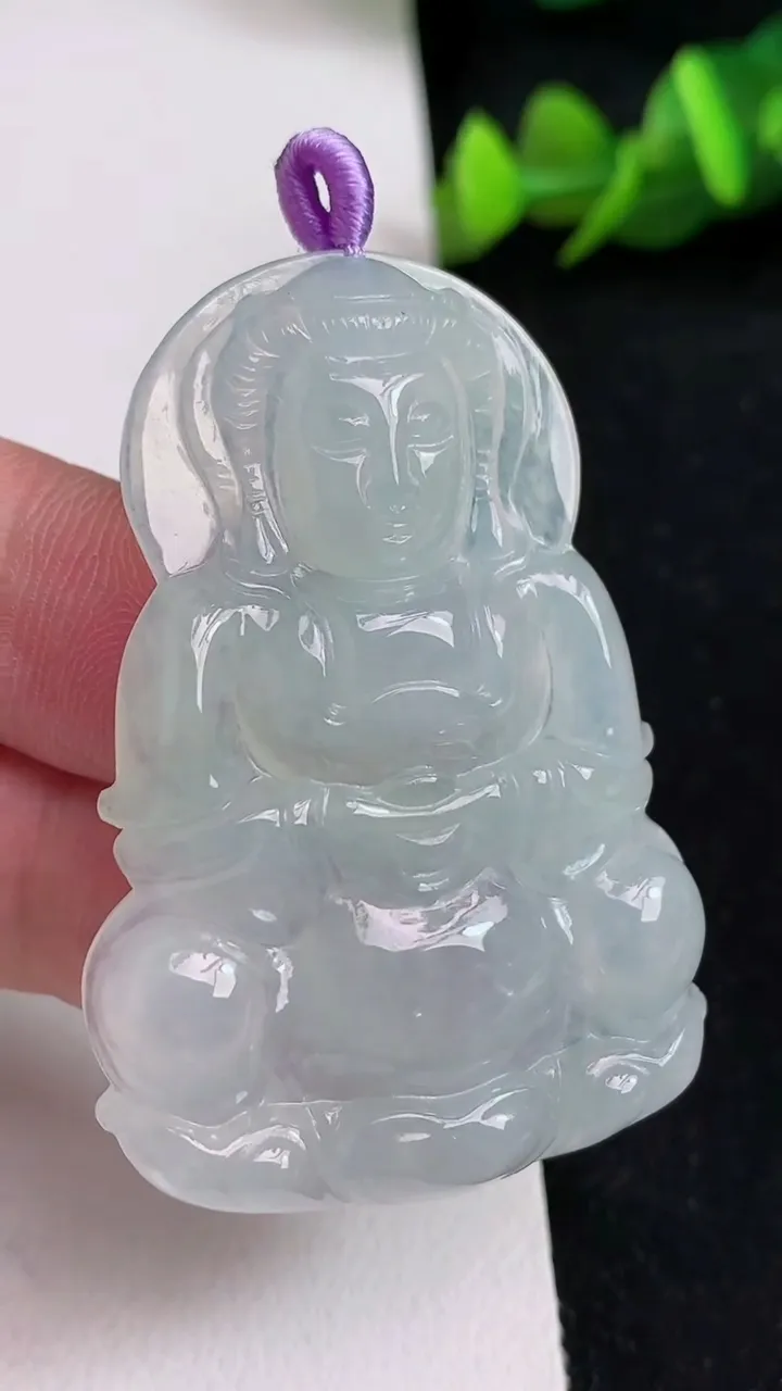 天然A货翡翠白冰观音菩萨吊坠，尺寸50.5-35-5.4，重量:18.12g
5月16日
