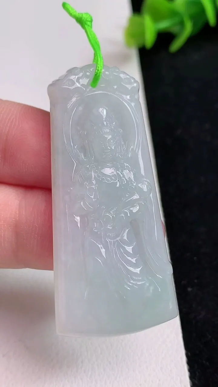 天然A货翡翠白冰观音菩萨吊坠，尺寸49.6-22.2-5.5，重量:13.37g
5月16日