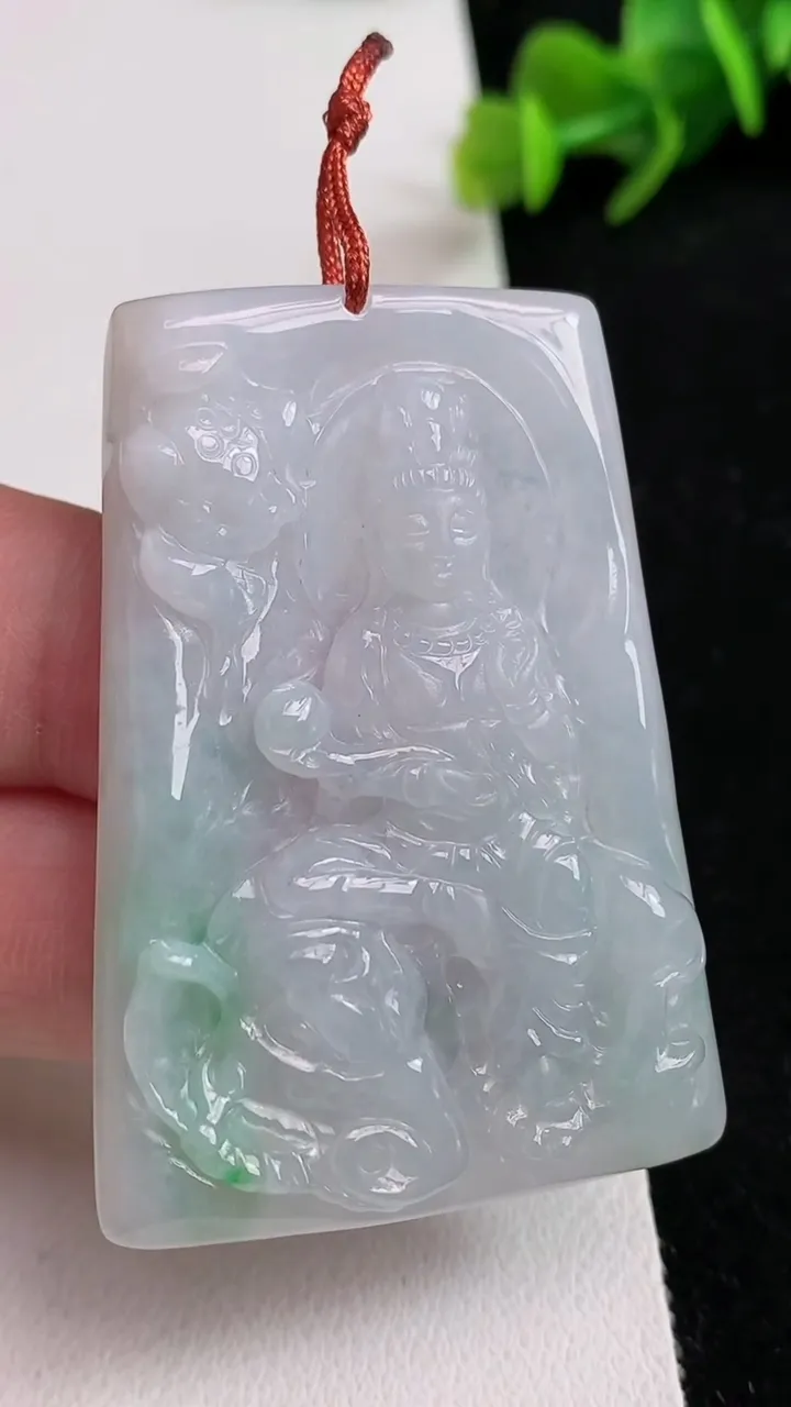 天然A货翡翠普贤菩萨吊坠，尺寸50.6-35.7-5.7，重量:21.44g
5月16日
