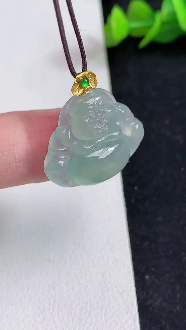 天然A货翡翠佛公吊坠，尺寸19.5-23.6-5.6，重量:4.02g
5月16日