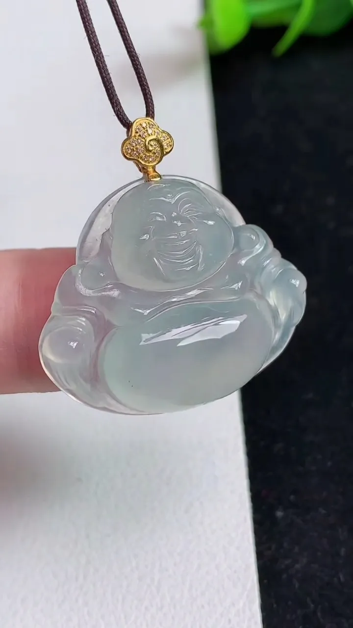 天然A货翡翠白冰佛公吊坠，尺寸23.2-29-5.8，重量:6.24g
5月16日