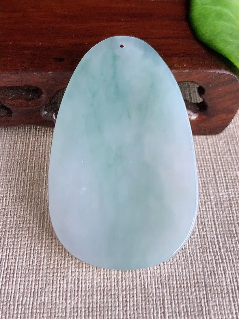 天然A货翡翠飘花大势至菩萨吊坠尺寸58×36.2×5.7m量26.88g 0515