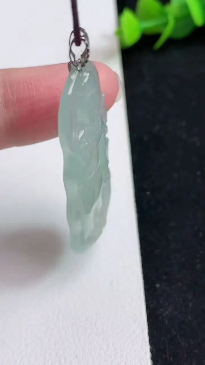 天然A货翡翠观音菩萨吊坠，尺寸49.3-17.8-4.2，重量:8.07g
5月16日