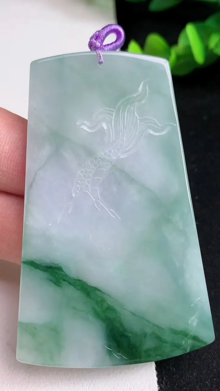 天然A货翡翠飘花祥龙大势至观音菩萨吊坠，尺寸69-41.6-5.5，重量:38.21g
5月16日