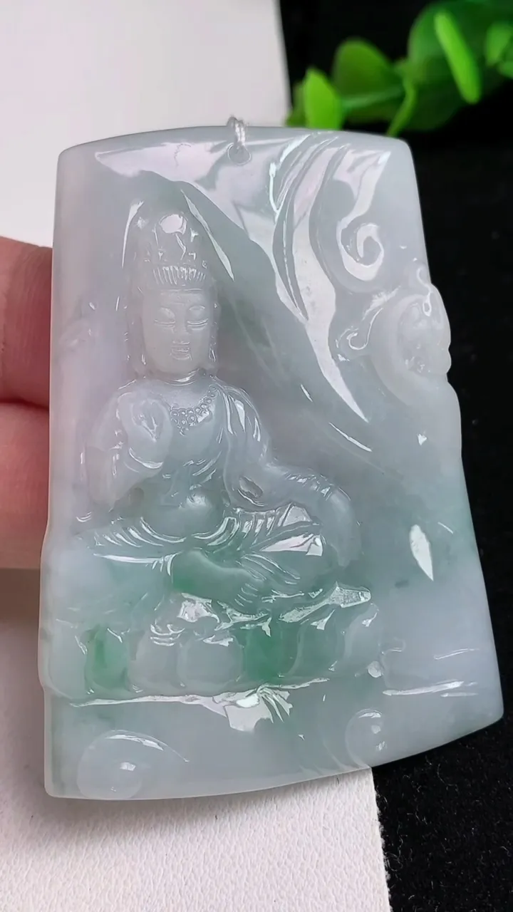 天然A货翡翠观音菩萨吊坠，尺寸64.6-47-5.8，重量:40.56g
5月16日