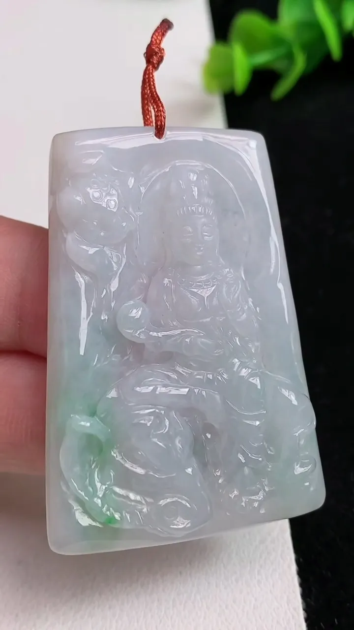 天然A货翡翠普贤菩萨吊坠，尺寸50.6-35.7-5.7，重量:21.44g
5月16日