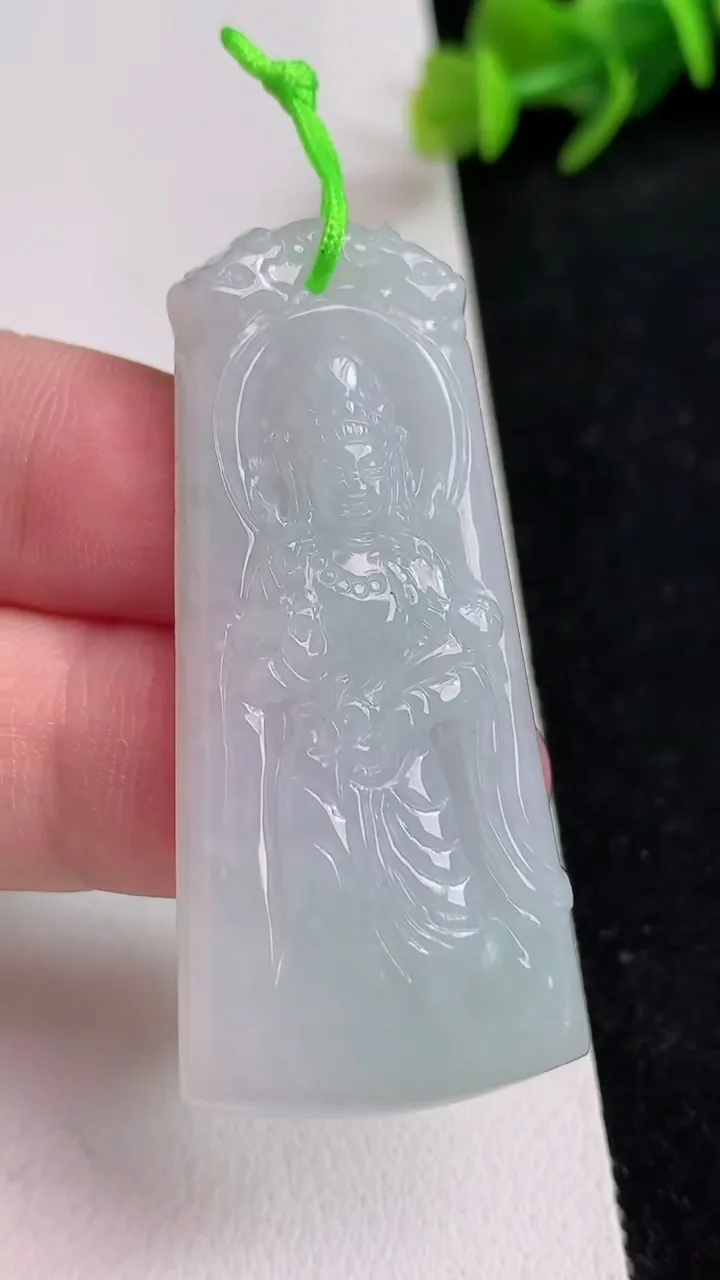 天然A货翡翠白冰观音菩萨吊坠，尺寸49.6-22.2-5.5，重量:13.37g
5月16日