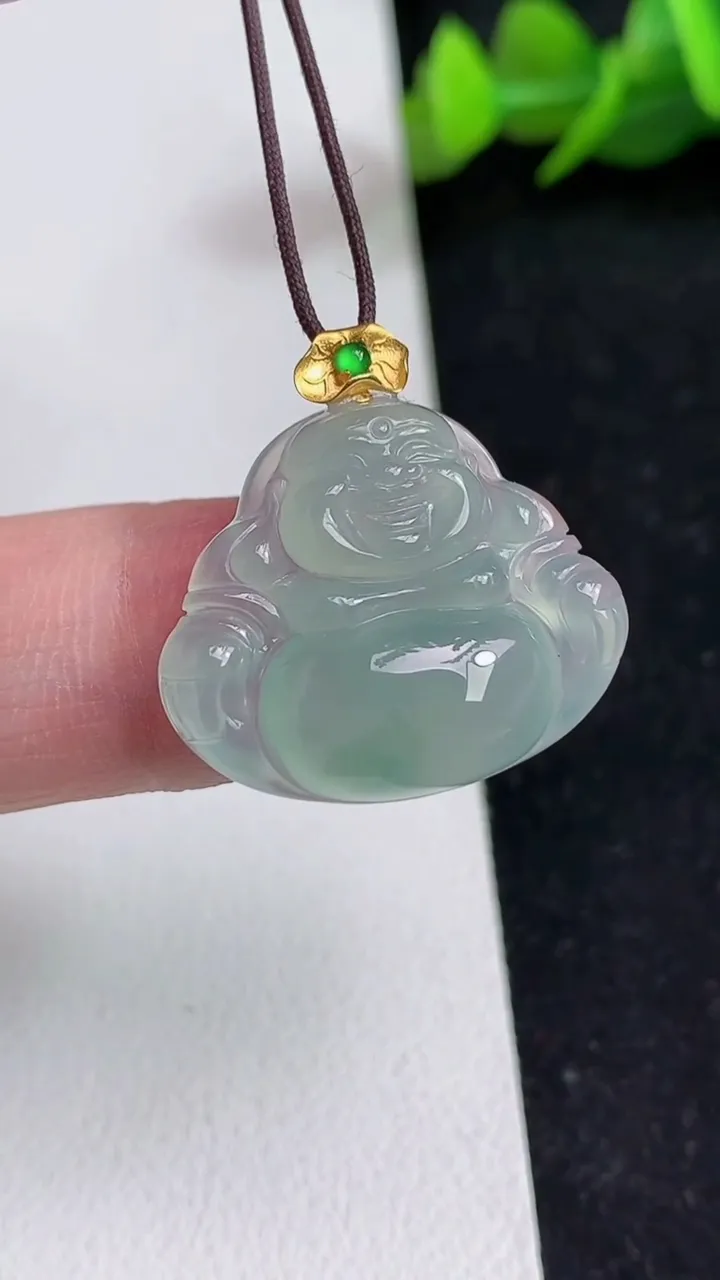 天然A货翡翠佛公吊坠，尺寸19.5-23.6-5.6，重量:4.02g
5月16日