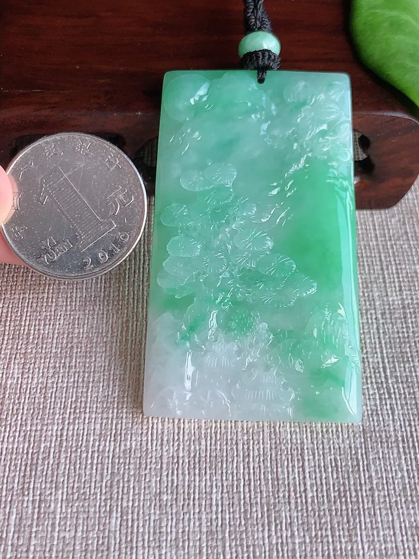 天然A货翡翠飘绿意境山水牌吊坠尺寸60×35×4.8m量33.16g 0515