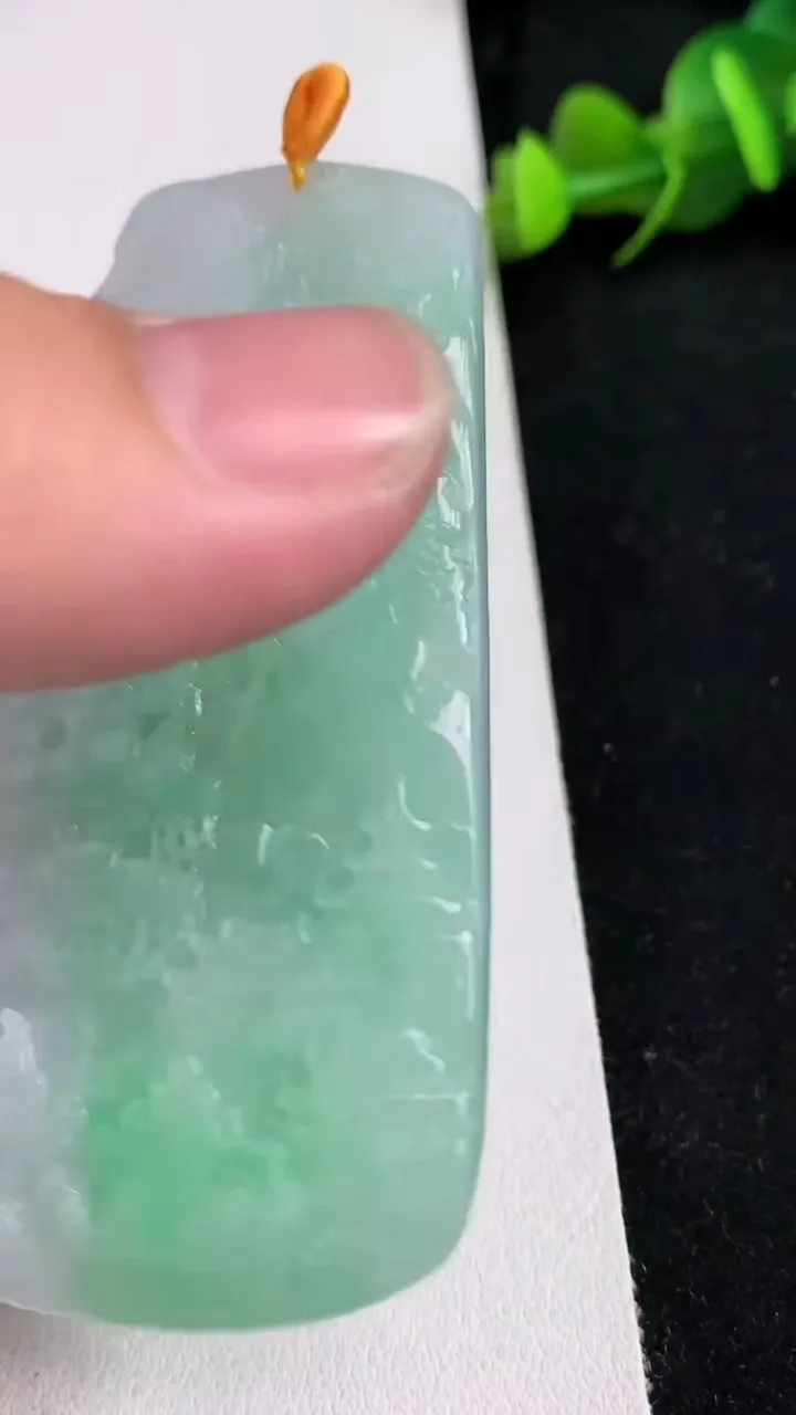 天然A货翡翠山水牌吊坠，尺寸73.6-42.3-6.5，重量:47.47g
5月16日