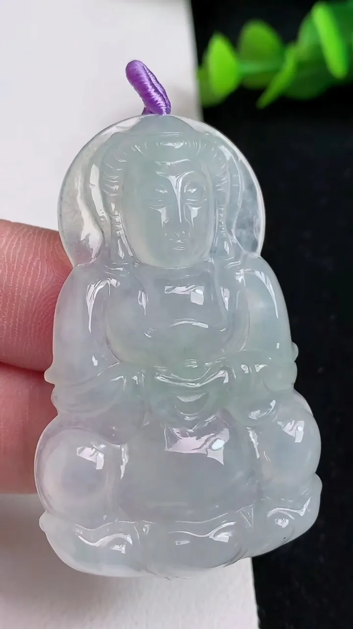 天然A货翡翠白冰观音菩萨吊坠，尺寸51-33-6.3，重量:17.77g
5月16日