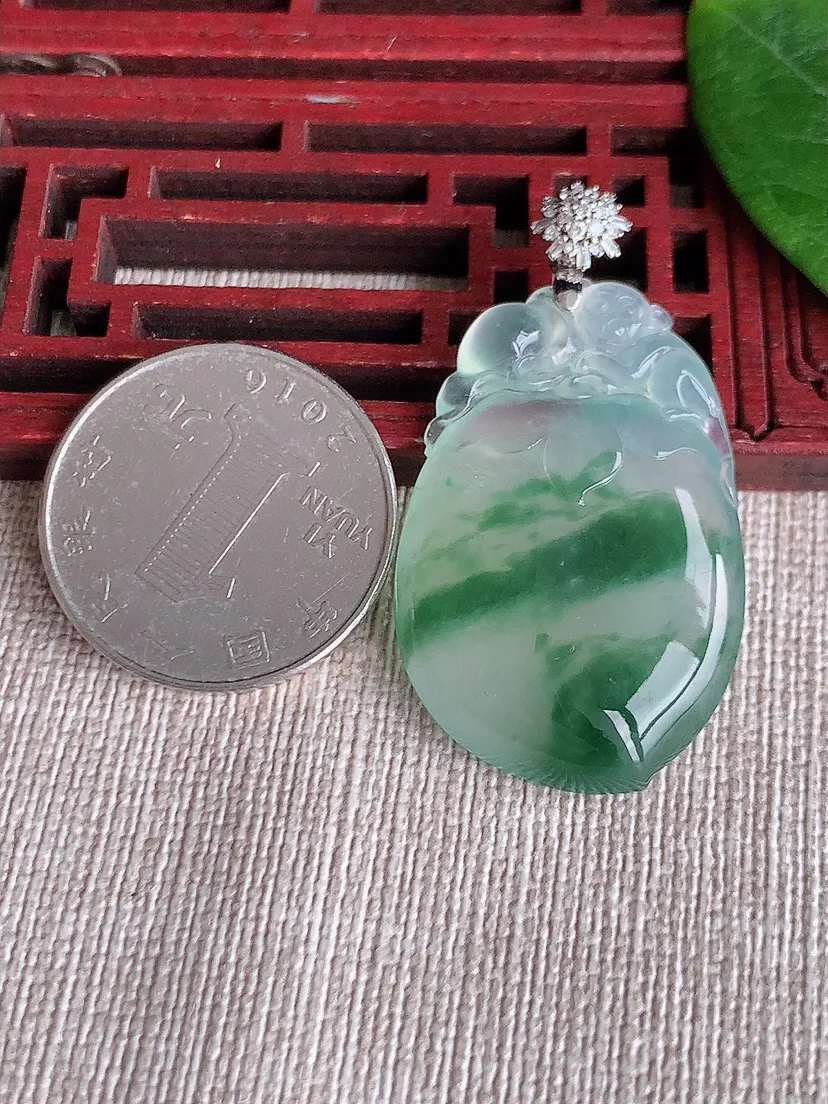 天然A货翡翠18K金伴飘花寿桃灵猴献寿吊坠 尺寸43×36×23.6×6m量10.32g 0516