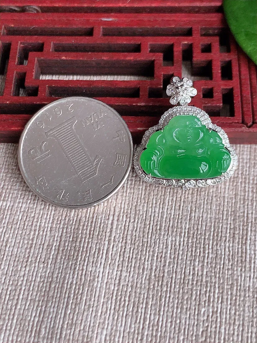 天然A货翡翠18K金伴满绿佛公吊坠尺寸24.6×21.7×7裸石13×18.3m量4.30g 0516